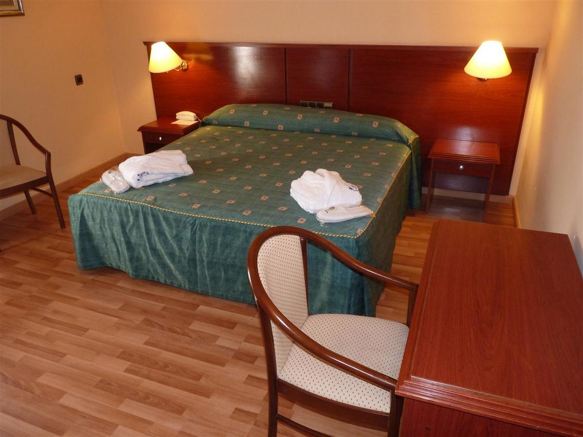 Hotel Balneari De Vallfogona De Riucorb ภายนอก รูปภาพ